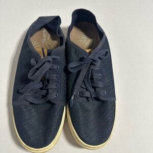 OluKai women’s Pehuea li sneakers